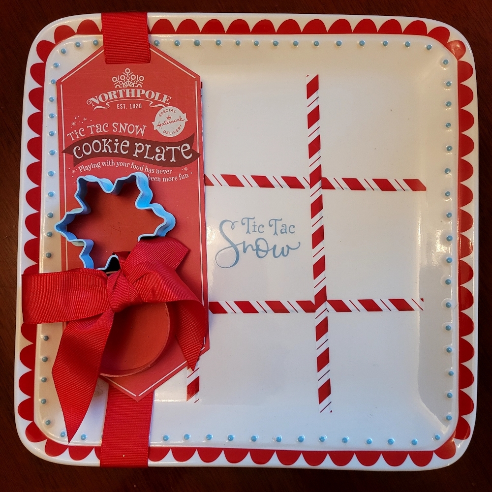 Hallmark Northpole Let the games and eating begin! Tic Tac Snow Cookie Plate New
